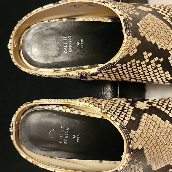 Call It Spring Python print mules - Picture 3 of 11